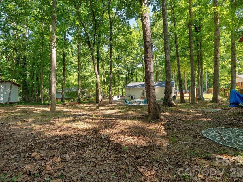 317 Jackson Place, Matthews, NC 28104.  MLS# CAR4398222, YatesRealty ID 35332. 