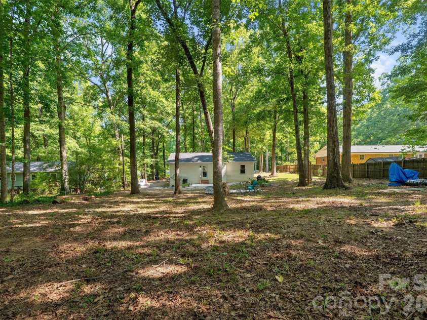 317 Jackson Place, Matthews, NC 28104.  MLS# CAR4398222, YatesRealty ID 35332. 