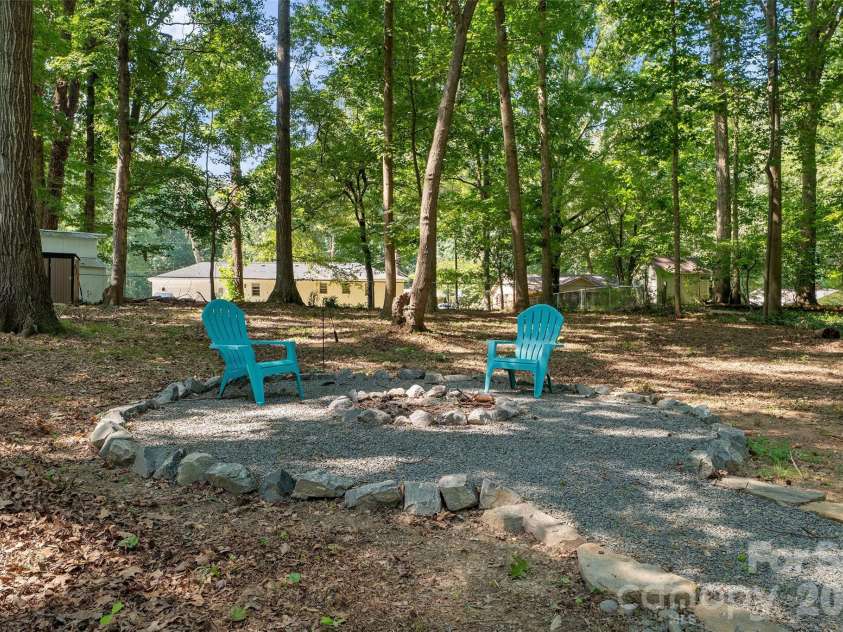 317 Jackson Place, Matthews, NC 28104.  MLS# CAR4398222, YatesRealty ID 35332. 
