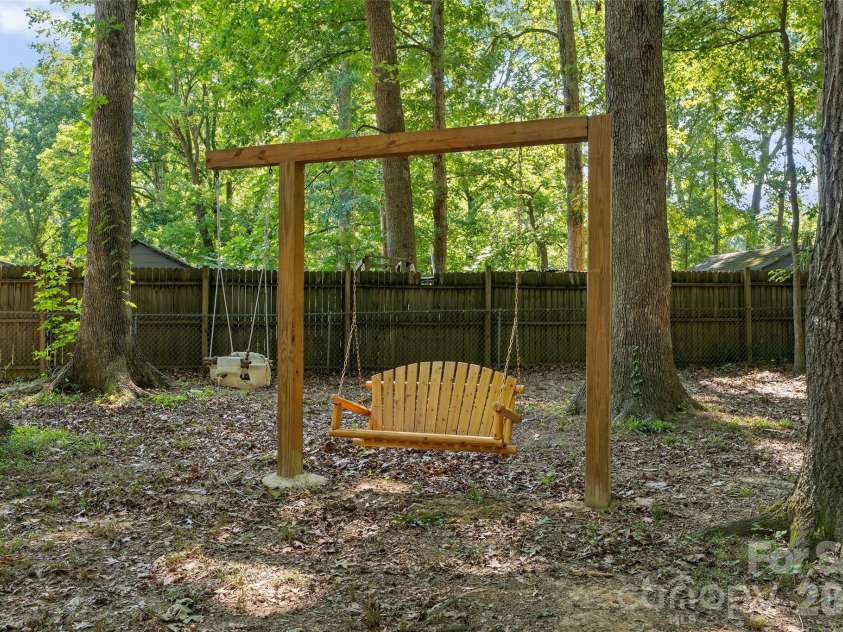 317 Jackson Place, Matthews, NC 28104.  MLS# CAR4398222, YatesRealty ID 35332. 