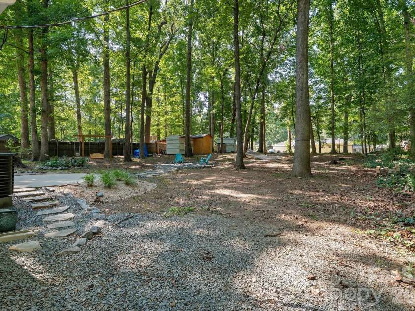 317 Jackson Place, Matthews, NC 28104.  MLS# CAR4398222, YatesRealty ID 35332. 