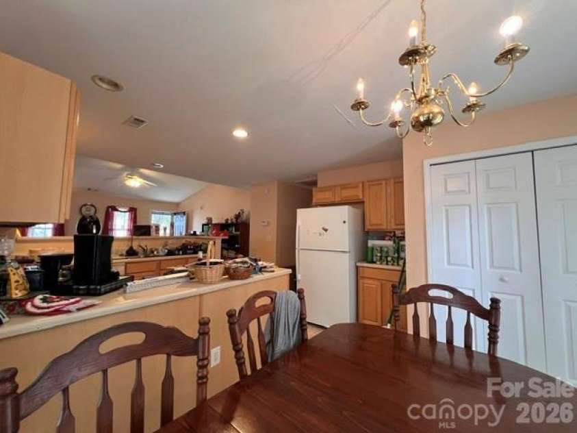 5121 Magnolia Tree Lane, Charlotte, NC 28215.  MLS# CAR4397167, YatesRealty ID 35333. Dining/Kitchen/Pantry