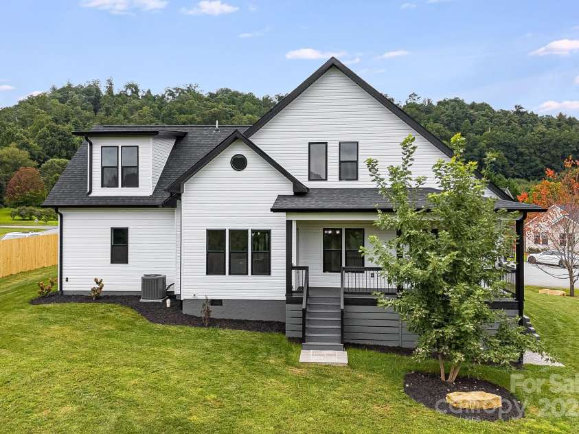 38 Red Laurel Court, Hendersonville, NC 28792.  MLS# CAR4296389, YatesRealty ID 35334. 