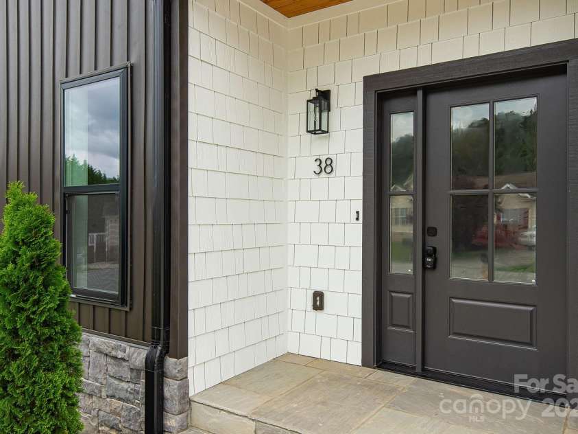 38 Red Laurel Court, Hendersonville, NC 28792.  MLS# CAR4296389, YatesRealty ID 35334. 