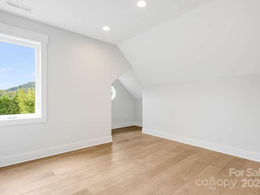 38 Red Laurel Court, Hendersonville, NC 28792.  MLS# CAR4296389, YatesRealty ID 35334. 