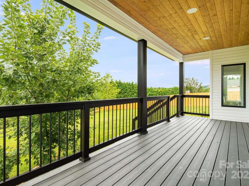 38 Red Laurel Court, Hendersonville, NC 28792.  MLS# CAR4296389, YatesRealty ID 35334. 