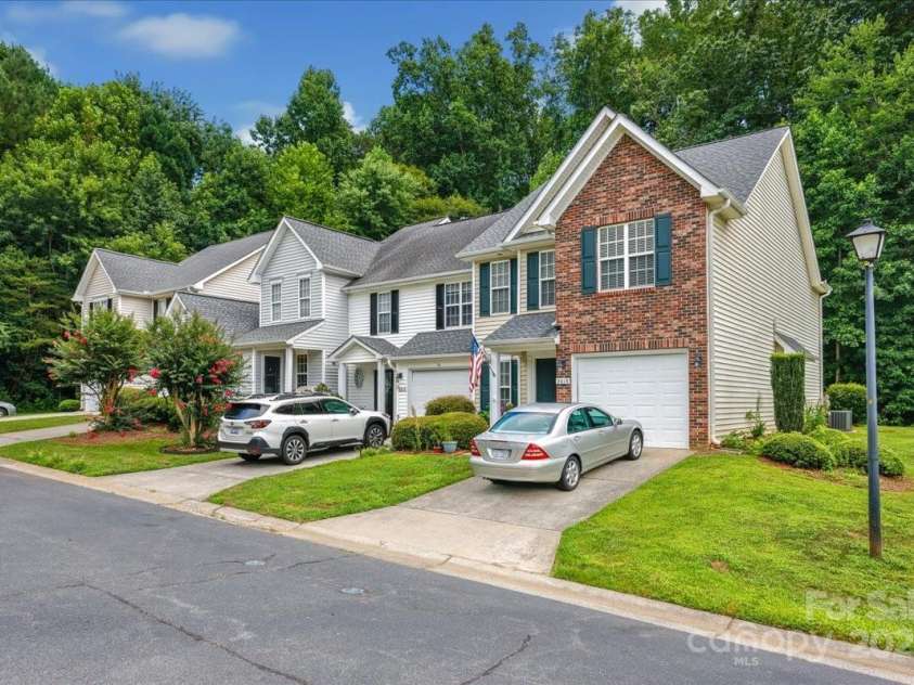 2006 Bluff View, Winston Salem, NC 27127.  MLS# CAR4291570, YatesRealty ID 35335. 