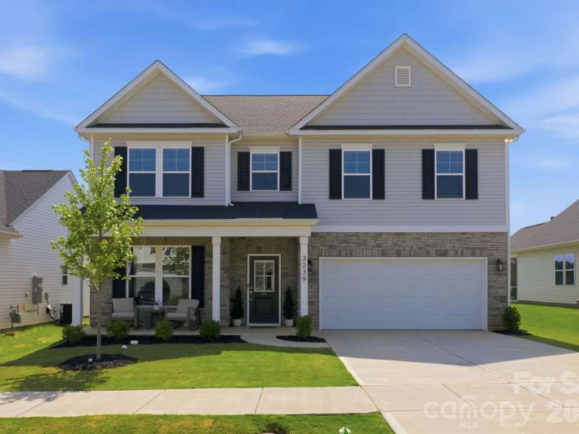 3239 Laurel Brook Drive, Denver, NC 28037.  MLS# CAR4396300, YatesRealty ID 35335. Nearly new, move-in ready and meticulously maintained