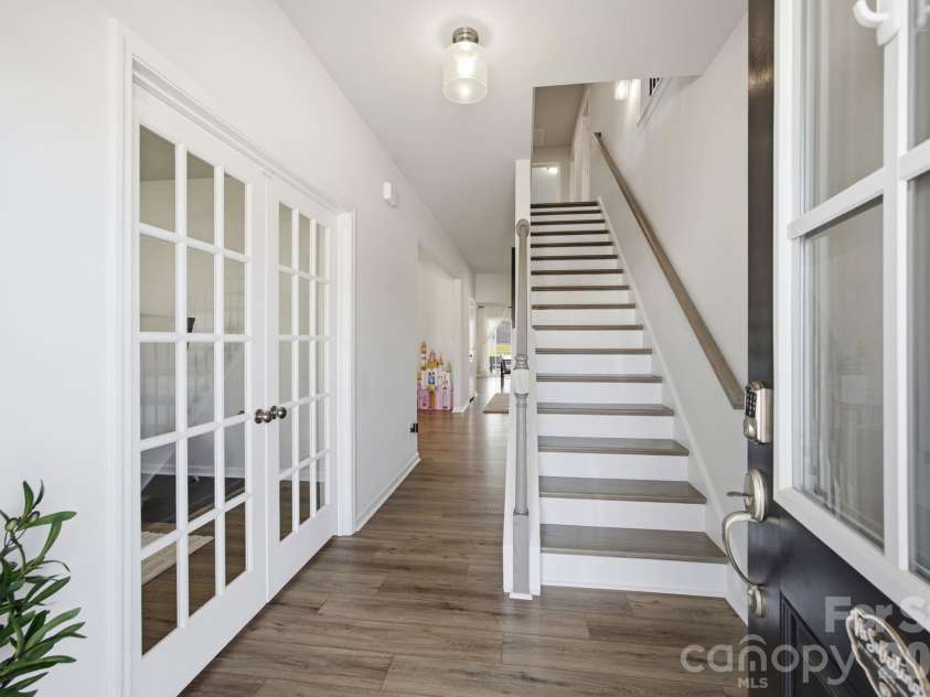 3239 Laurel Brook Drive, Denver, NC 28037.  MLS# CAR4396300, YatesRealty ID 35335. Spacious entry foyer
