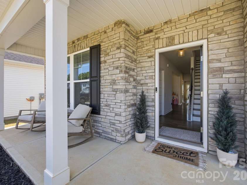 3239 Laurel Brook Drive, Denver, NC 28037.  MLS# CAR4396300, YatesRealty ID 35335. Welcome home to Stratford