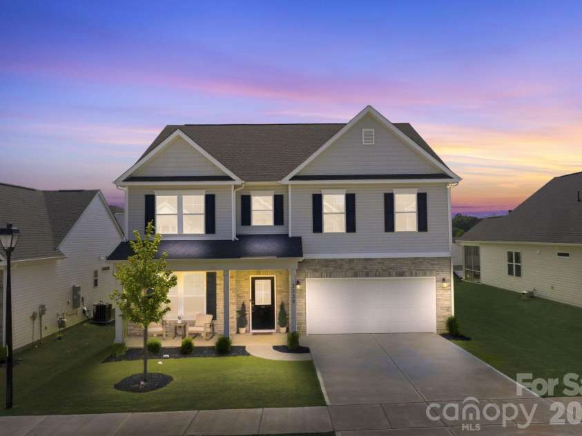 3239 Laurel Brook Drive, Denver, NC 28037.  MLS# CAR4396300, YatesRealty ID 35335. Welcome to 3239 Laurel Brook Drive