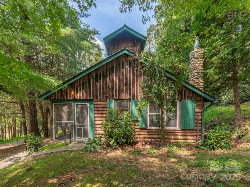 10 Beaverdam Knoll Road, Asheville, NC 28804.  MLS# CAR4297568, YatesRealty ID 35336. 