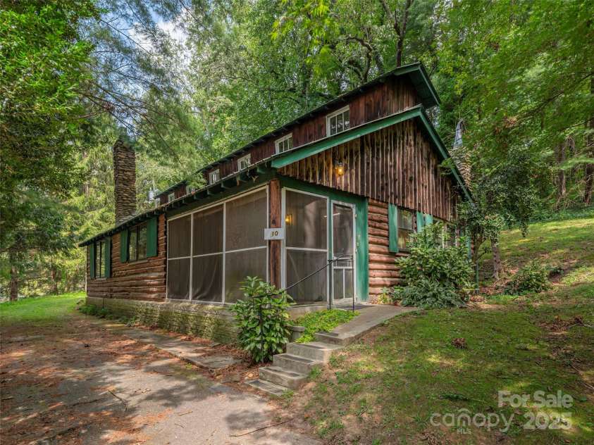 10 Beaverdam Knoll Road, Asheville, NC 28804.  MLS# CAR4297568, YatesRealty ID 35336. 