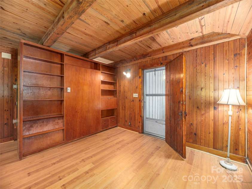 10 Beaverdam Knoll Road, Asheville, NC 28804.  MLS# CAR4297568, YatesRealty ID 35336. 