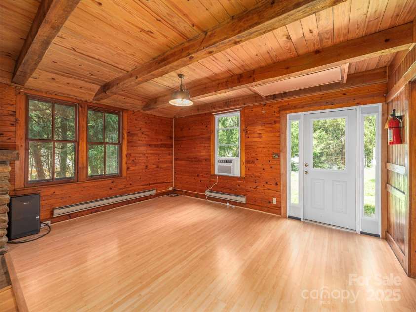 10 Beaverdam Knoll Road, Asheville, NC 28804.  MLS# CAR4297568, YatesRealty ID 35336. 