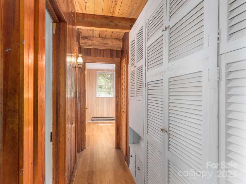 10 Beaverdam Knoll Road, Asheville, NC 28804.  MLS# CAR4297568, YatesRealty ID 35336. 