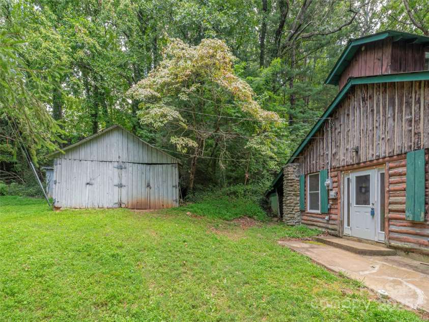 10 Beaverdam Knoll Road, Asheville, NC 28804.  MLS# CAR4297568, YatesRealty ID 35336. 