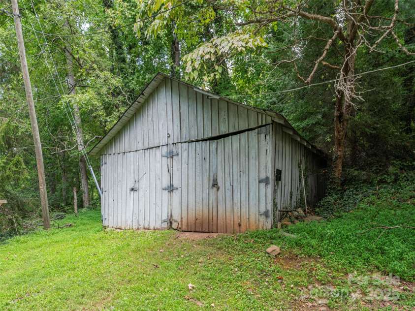 10 Beaverdam Knoll Road, Asheville, NC 28804.  MLS# CAR4297568, YatesRealty ID 35336. 