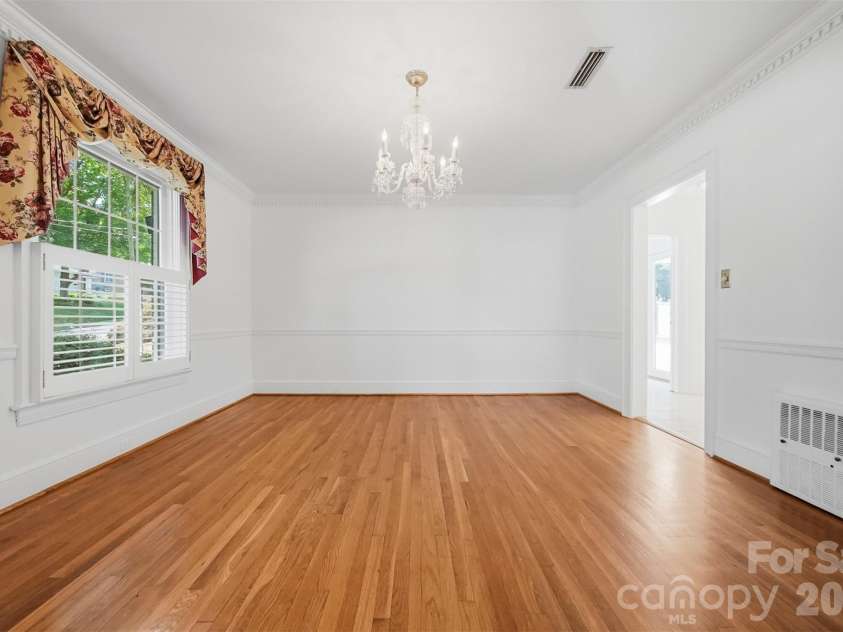 521 5th Street, Hickory, NC 28601.  MLS# CAR4399918, YatesRealty ID 35339. Original crystal chandilier!
