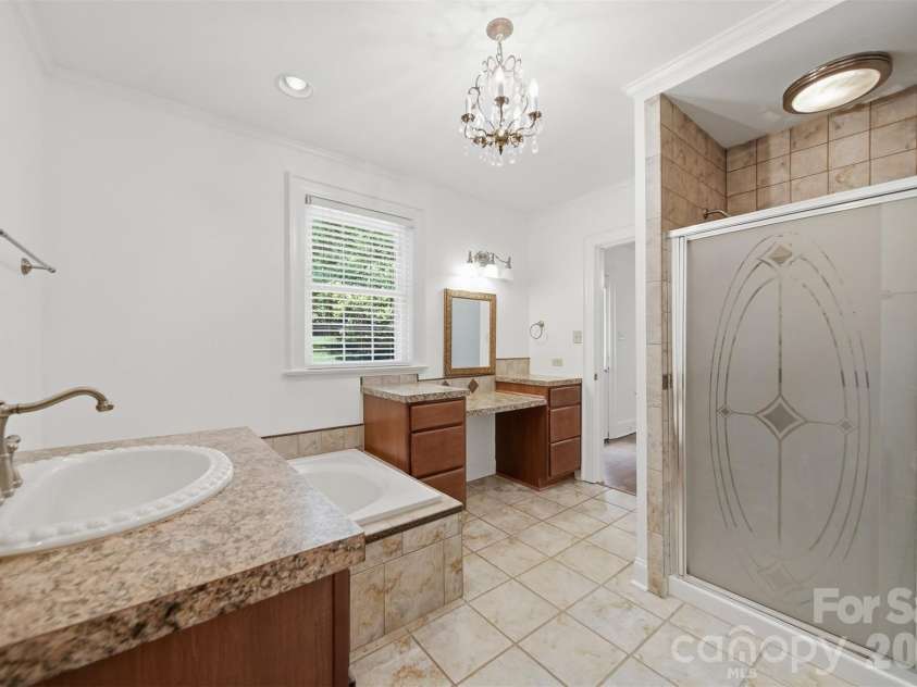 521 5th Street, Hickory, NC 28601.  MLS# CAR4399918, YatesRealty ID 35339. Primary Bath - stand up shower