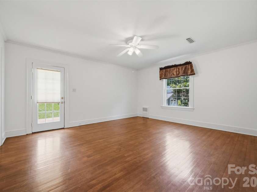 521 5th Street, Hickory, NC 28601.  MLS# CAR4399918, YatesRealty ID 35339. Primary bedroom has it's own sitting deck!