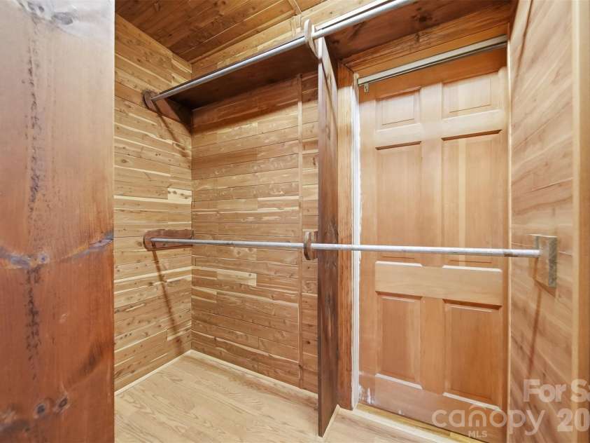 521 5th Street, Hickory, NC 28601.  MLS# CAR4399918, YatesRealty ID 35339. Primary Closet!