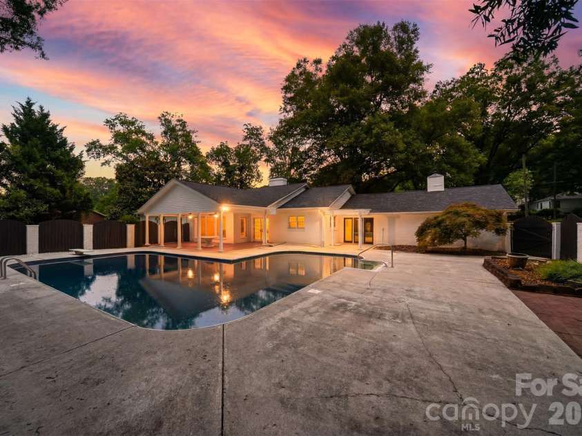 521 5th Street, Hickory, NC 28601.  MLS# CAR4399918, YatesRealty ID 35339. Spacious Pool!