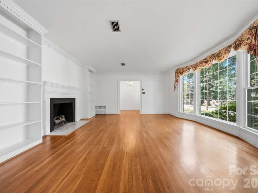 521 5th Street, Hickory, NC 28601.  MLS# CAR4399918, YatesRealty ID 35339. What an awesome space!