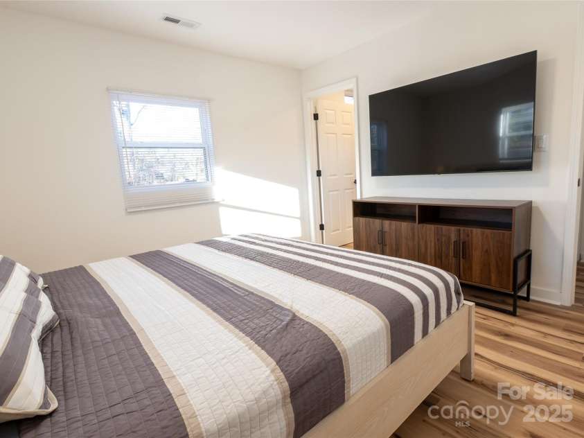 1050 Barnett Drive, Kings Mountain, NC 28086.  MLS# CAR4327706, YatesRealty ID 3534. 