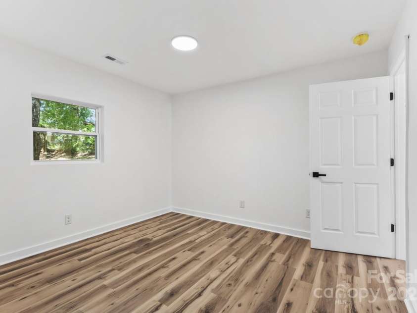 1050 Barnett Drive, Kings Mountain, NC 28086.  MLS# CAR4327706, YatesRealty ID 3534. 