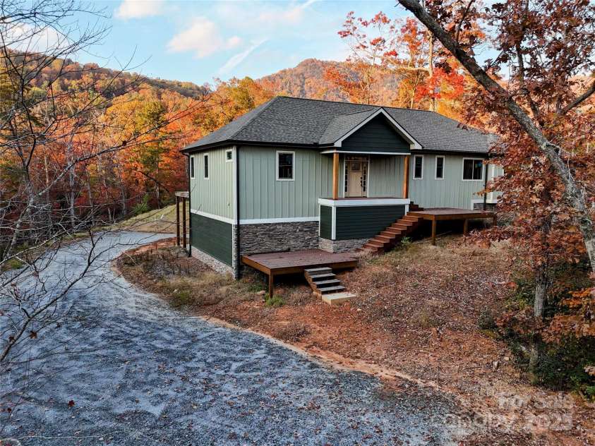 864 Matho Trace, Lake Lure, NC 28746.  MLS# CAR4322576, YatesRealty ID 3534. 