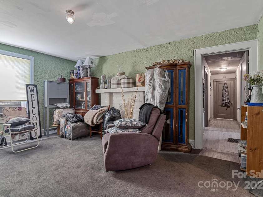 114 Norwood Drive, Charlotte, NC 28208.  MLS# CAR4295938, YatesRealty ID 35340. 