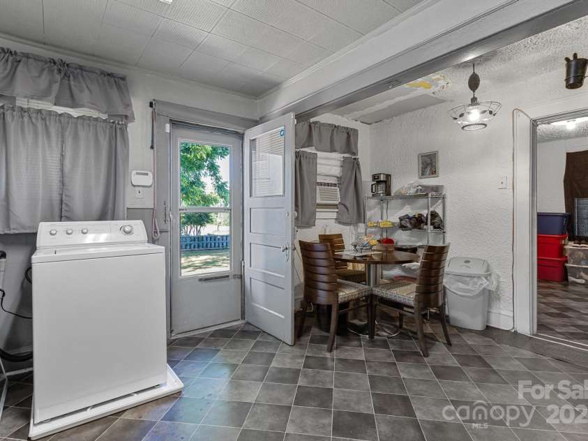 114 Norwood Drive, Charlotte, NC 28208.  MLS# CAR4295938, YatesRealty ID 35340. 