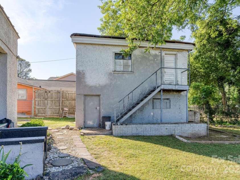 114 Norwood Drive, Charlotte, NC 28208.  MLS# CAR4295938, YatesRealty ID 35340. Seamless access to major highways, public transit, and all the cultural and economic energy Charlotte has to offer.