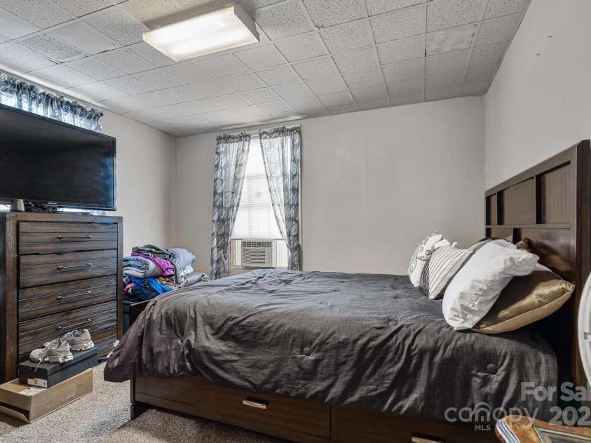 114 Norwood Drive, Charlotte, NC 28208.  MLS# CAR4297084, YatesRealty ID 35340. 