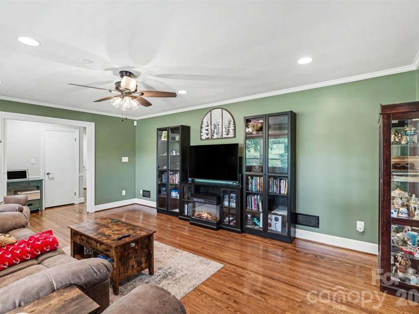 3800 Centergrove Road, Concord, NC 28025.  MLS# CAR4393204, YatesRealty ID 35340. 