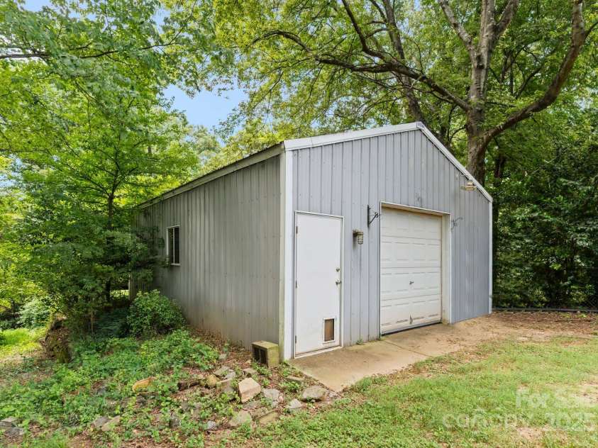 1614 Keeling Place, Charlotte, NC 28210.  MLS# CAR4296206, YatesRealty ID 35341. 