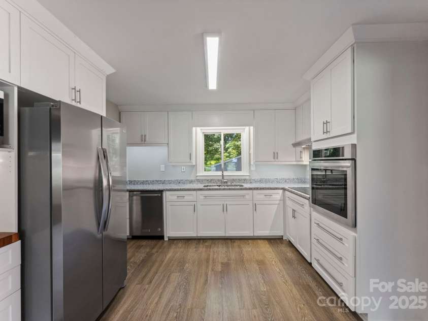 1614 Keeling Place, Charlotte, NC 28210.  MLS# CAR4296206, YatesRealty ID 35341. 