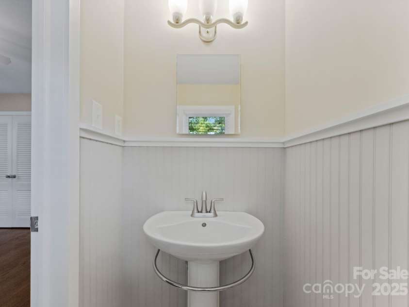 1614 Keeling Place, Charlotte, NC 28210.  MLS# CAR4296206, YatesRealty ID 35341. 