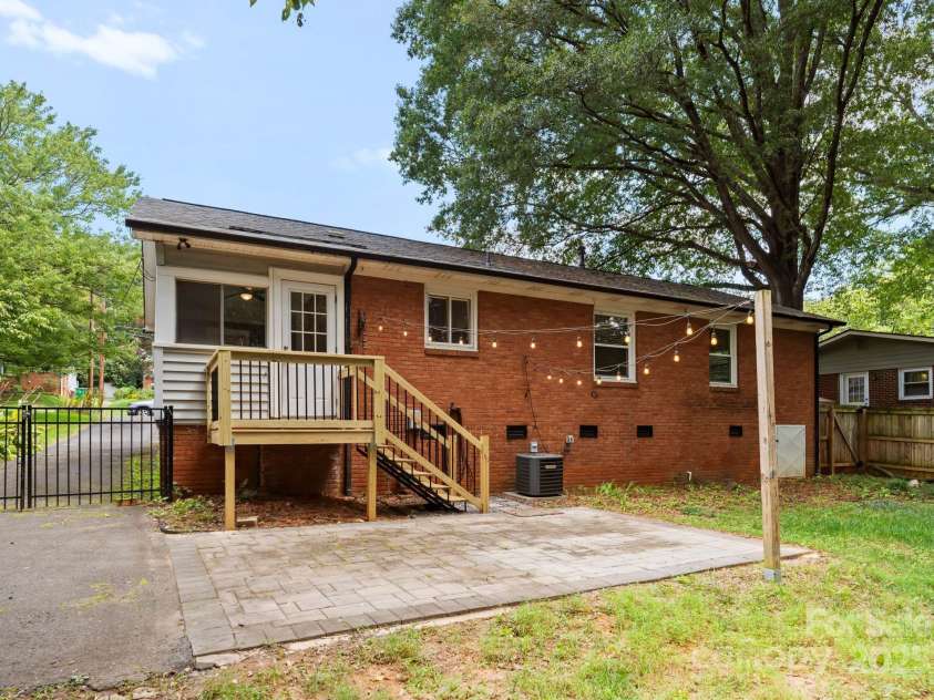 1614 Keeling Place, Charlotte, NC 28210.  MLS# CAR4296206, YatesRealty ID 35341. 