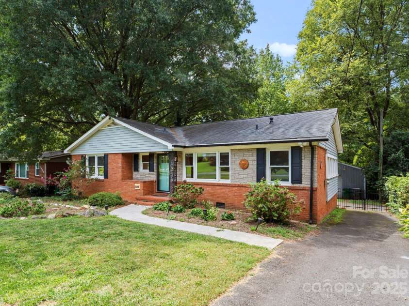 1614 Keeling Place, Charlotte, NC 28210.  MLS# CAR4296206, YatesRealty ID 35341. 