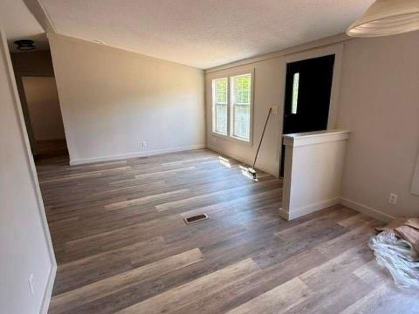 25 Jason Case Drive, Candler, NC 28715.  MLS# CAR4389412, YatesRealty ID 35341. Living Room
