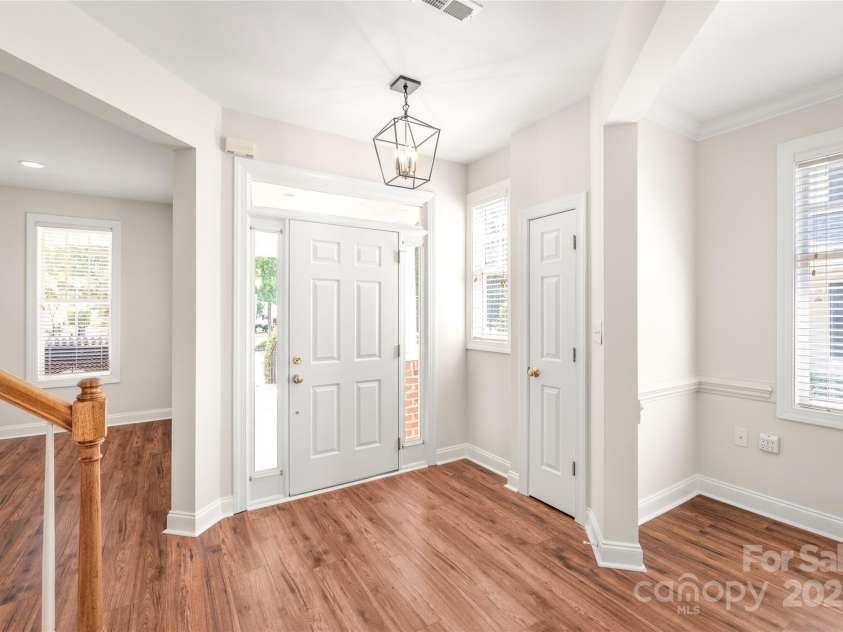 2029 Gable Way Lane, Matthews, NC 28104.  MLS# CAR4297158, YatesRealty ID 35342. New Laminate Hardwoods - Waterproof & Lighting