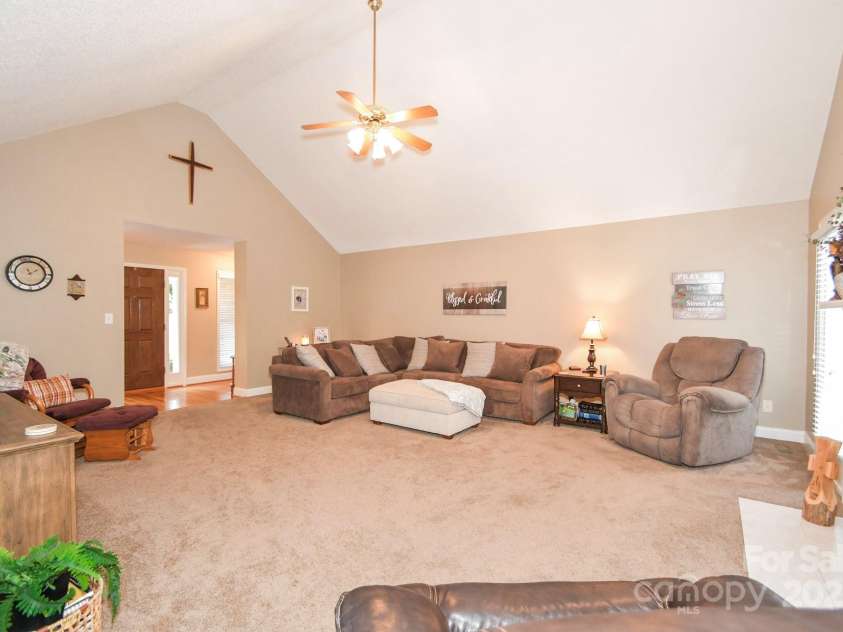 5409 Love Mill Road, Monroe, NC 28110.  MLS# CAR4283884, YatesRealty ID 35343. Living Room