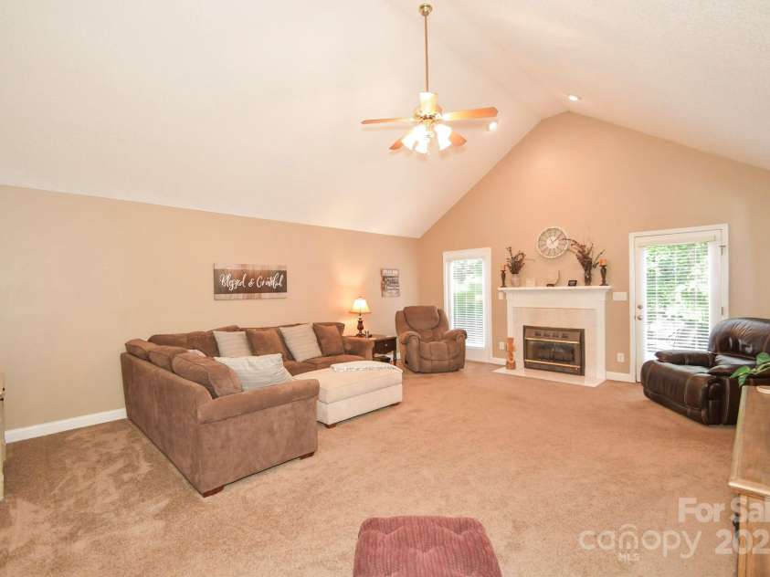 5409 Love Mill Road, Monroe, NC 28110.  MLS# CAR4283884, YatesRealty ID 35343. Living Room