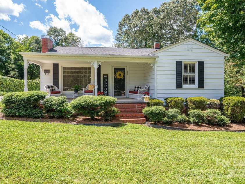 701 State Street, Lincolnton, NC 28092.  MLS# CAR4295048, YatesRealty ID 35344. 