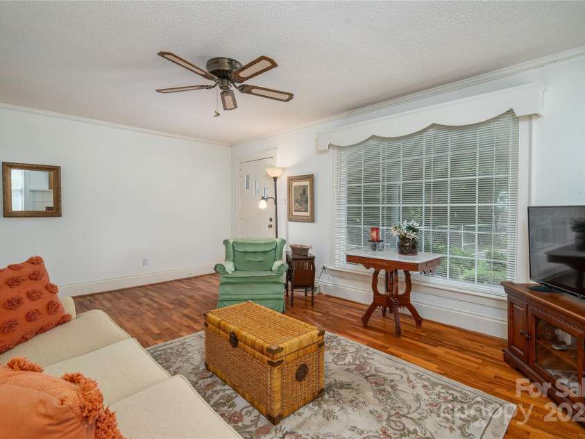 701 State Street, Lincolnton, NC 28092.  MLS# CAR4295048, YatesRealty ID 35344. 