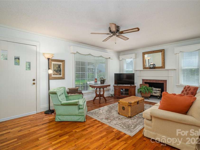 701 State Street, Lincolnton, NC 28092.  MLS# CAR4295048, YatesRealty ID 35344. 