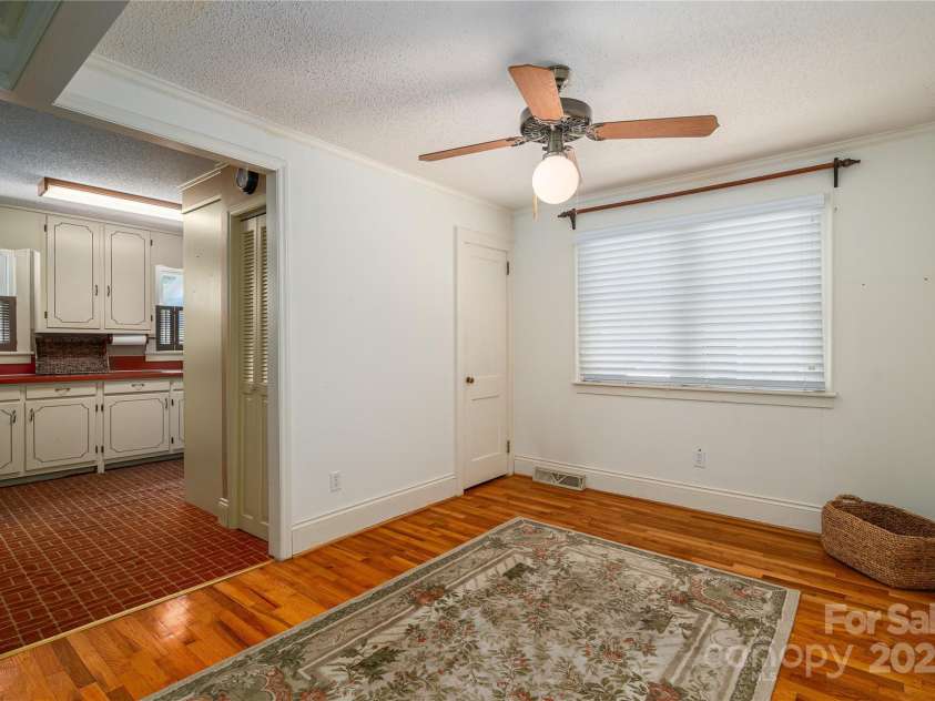 701 State Street, Lincolnton, NC 28092.  MLS# CAR4295048, YatesRealty ID 35344. 