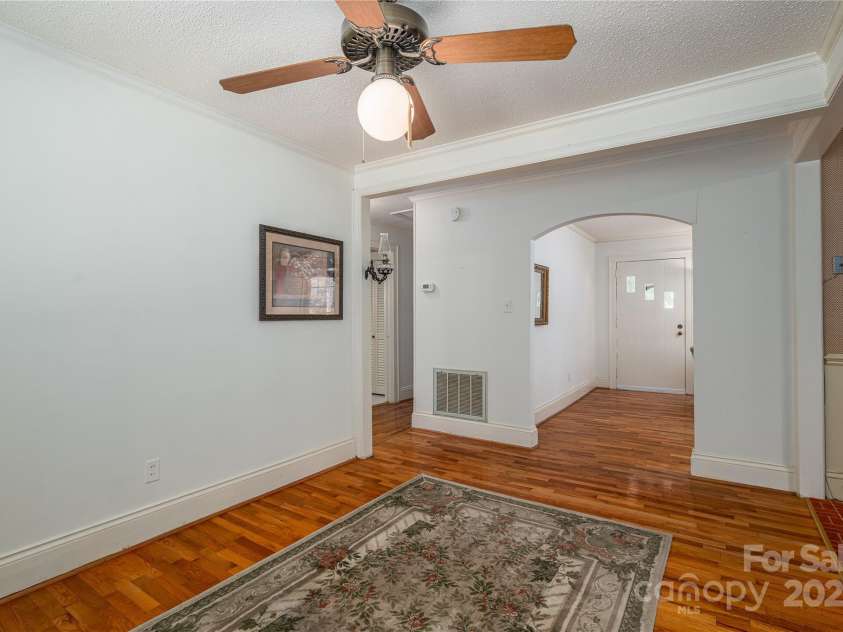 701 State Street, Lincolnton, NC 28092.  MLS# CAR4295048, YatesRealty ID 35344. 